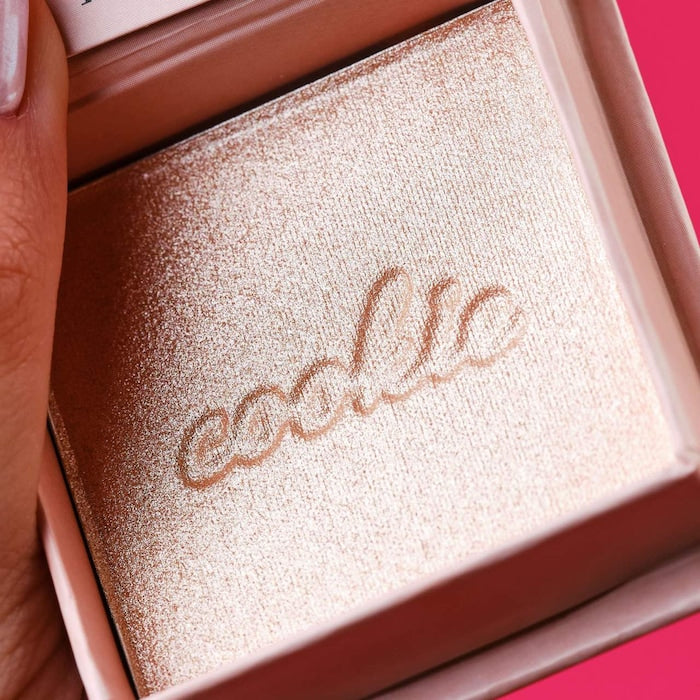 Benefit Cosmetics
Cookie Shimmer Finish Powder Highlighters
